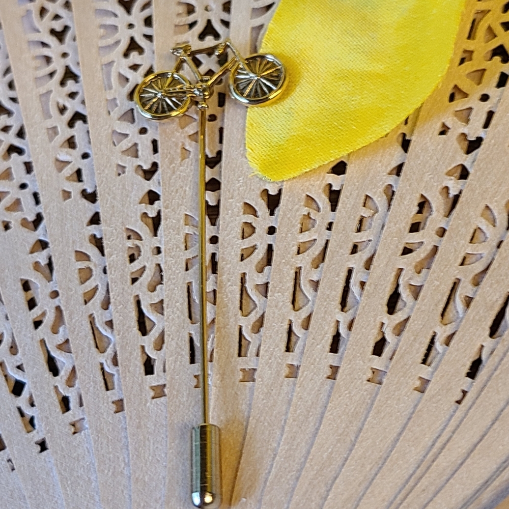 Lifecycle Gold Lapel Pin